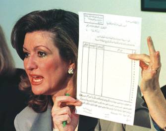 توجان فيصل في سيارة المخابرات بالكرك