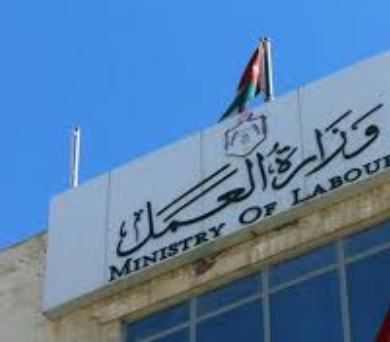 مصدر يكشف لـاخبار البلد حقيقة تعيين (هاني الاحمد) مستشار براتب 2000 دينار بالعمل