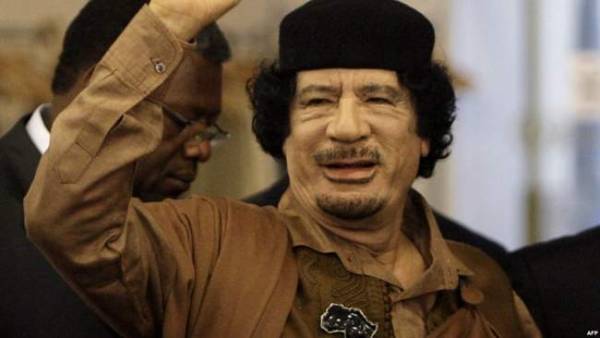 تفاصيل تنشر للمرة الأولى عن لحظة مقتل القذافي