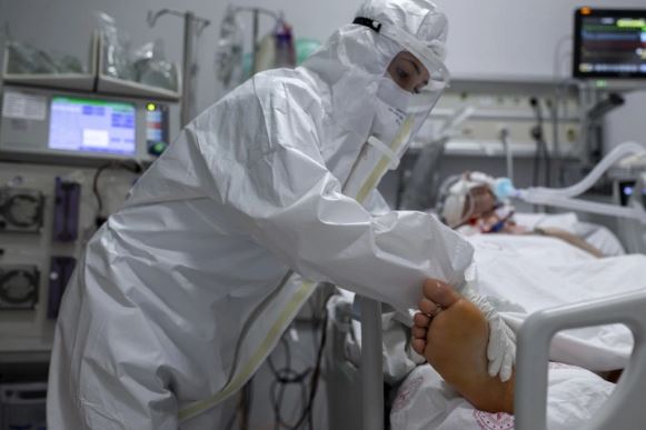 أكثر من (560) مصاب بكورونا يتلقون العلاج في مستشفيات الأردن