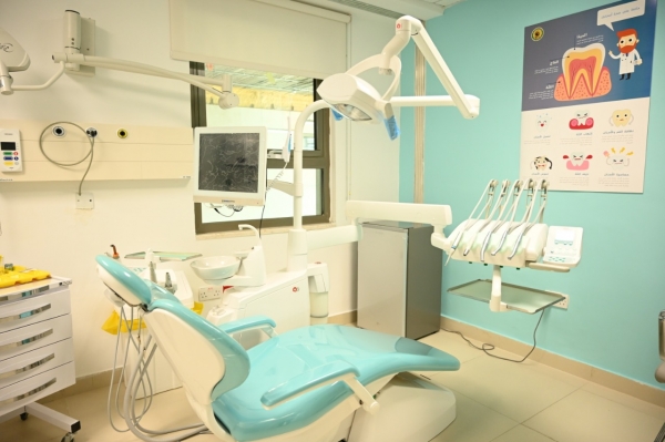 مستشفى الكندي  يوفر خدمة طوارئ طب الأسنان .
