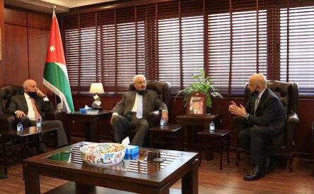 وزير الزراعة: حريصون على تعزيز الشراكة مع تجارة عمان