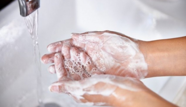 انتبه.. غسل اليدين طويلا خطر على الصحة!
