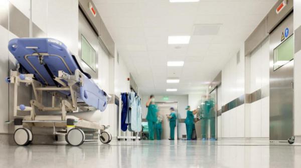 الحموري: الحكومة تتجه لحجز غرف في المستشفيات الخاصة مقابل مبلغ مقطوع