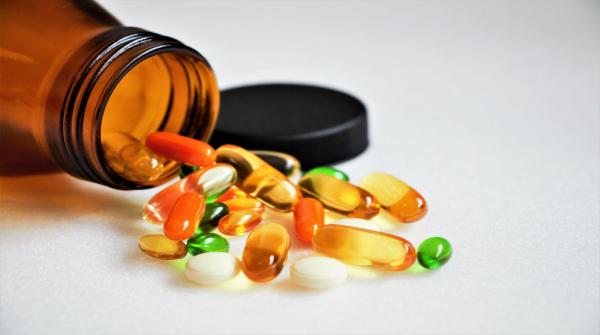 نقيب الصيادلة: تضاعف الطلب على فيتامين سي ودي والكميات متوفرة