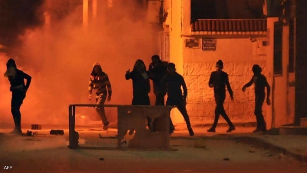 احتجاجات عنيفة تجتاح مدنا تونسية