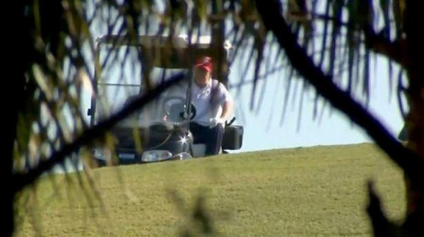 ترمب يلعب «الغولف» في أول يوم بعد ترك الرئاسة ـ فيديو