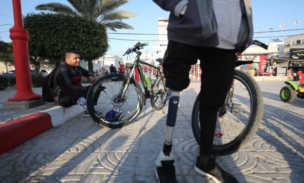 غزة... مبتورو أقدام يُشكّلون فريقا لركوب الدارجات الهوائية
