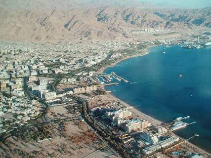 عيسى ايوب ...ماذا يريد من سلطة العقية