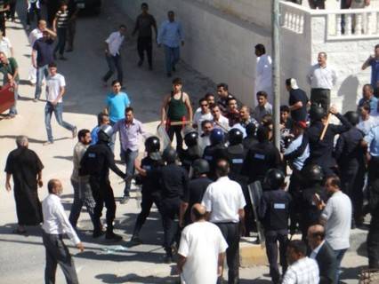 شهود عيان من خرجا  لأخبار البلد ينفون تدخل الدرك ويؤكدون أن السكان من هاجم مسيرة المعارضة وطرد تجمع احرار خرجا