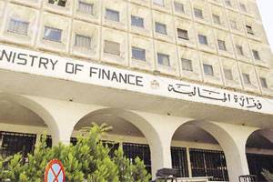 وقف العطاءات الجديدة الا بموافقة رئيس الوزراء