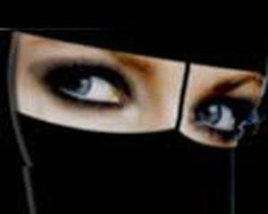 تهديد باعتقال صاحبات العيون المثيرة! شاهدوا الفيديو