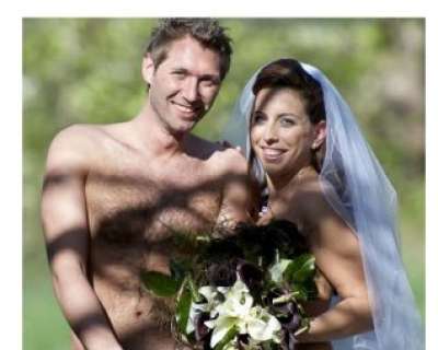 في النمسا.. عروسان يحتفلان بزواجهما وهما عاريان تماماً