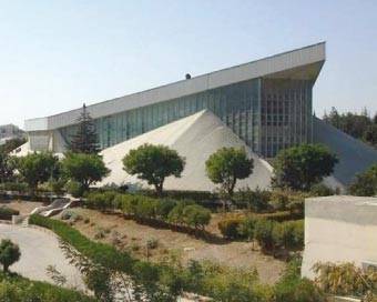 وزير الشباب والرياضة يُلغي عطاء جديداً لعدم القناعة بالكلفة المالية