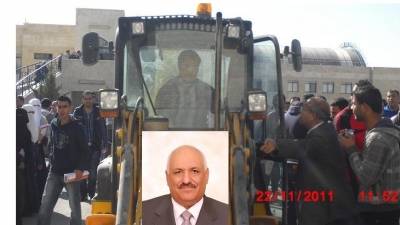 جرافة أبو شعيرة لفض المسيرات تثير انتباه دول الربيع العربي وتصبح وسيلة للفكاهة في الفيس بوك