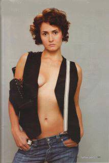 على خطى علياء المهدي… نادية التونسية تظهر عارية الصدر على غلاف مجلة