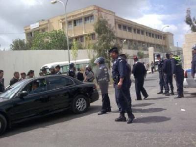 تعليق الدراسة في  البلقاء التطبيقية غدا والاشتباكات تمتد لوسط السلط