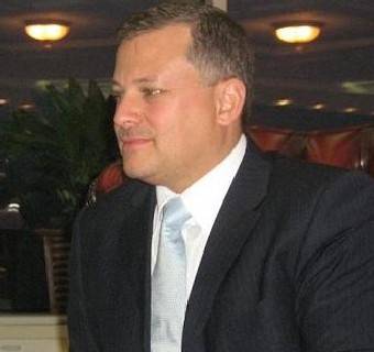 قبول استقالة مدير مؤسسة استثمار الموارد الوطنية