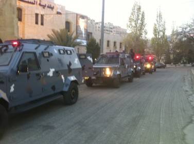 السلط: الاعتداء على مبنى إدارة السير والبلدية وبعض الممتلكات العامة  شاهدوا الصور 