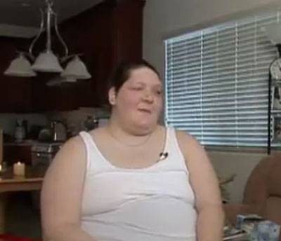 الفتاة العملاقة تعاني من مرض نادر يدفع جسمها إلى النمو دون توقف صور 