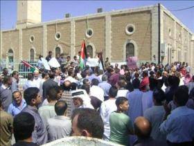 مسيرة حاشدة  في الكرك للمطالبة بالواجهات العشائرية ... وحرق علم الناتو دفاعا عن النظام السوري