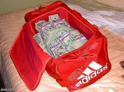 العثور على حقيبة تحتوي على نصف مليون يورو في مطار الملكة علياء