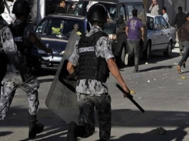 غاز مسيل للدموع لتفريق مشاجرة كبيرة في مجمع إربد الشمالي