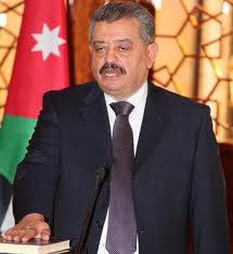 وزير الإعلام يطالب بمحاسبة المسؤولين عن تسجيل الأراضي باسم الملك