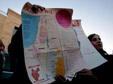 اعتصام امام السفارة القطرية تنديدا بقصر خارطة فلسطين على الضفة وغزة