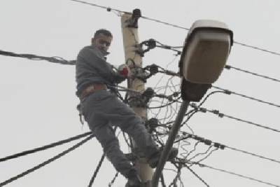 أول اعتصام في الأردن نفذته امرأة واحدة احتجاجا على قطع الكهرباء بدون سابق إنذار