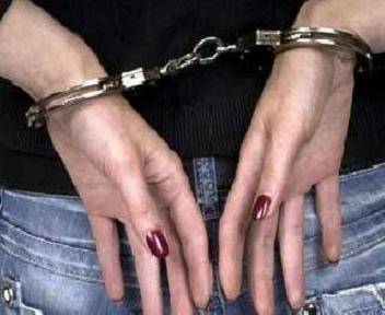 القبض على فتاة سرقت ربع مليون دينار من عراقي في متنزه غمدان