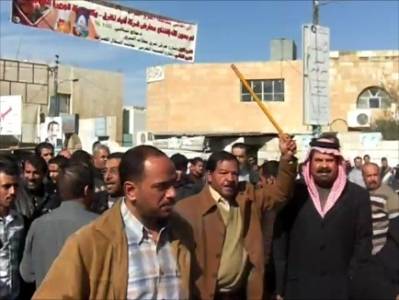 اخر نتاج جمعة المفرق .. اصابة معاذ الخوالده واربع من مرتبات الامن ومثلهم من المشاركين .. وانتهاك لحرمة الجامع