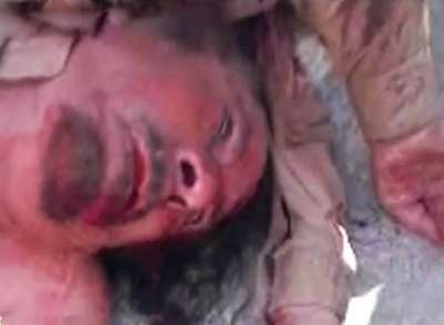 فيديو جديد: ثوار الناتو يصورون القذافي عارياً ...