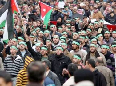 استعراض للاخوان المسلمين في الحسيني بقيادات شبابية من العشائر  شاهد الفيديو