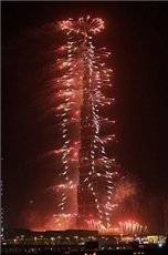 دبي تطلق أعلى وأضخم ألعاب نارية بالعالم احتفالا بالعام 2012 فيديو