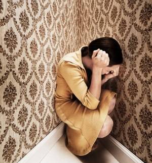 مديرة مدرسة تجبر طالباتها على خلع ملابسهن الداخلية !