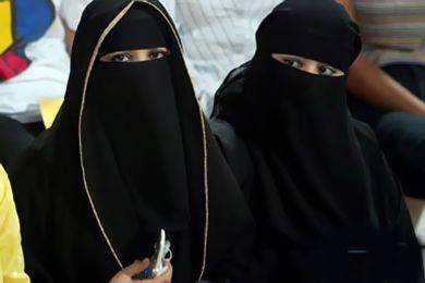 50 جلدة لامرأة سعودية سبت صديقتها في رسالة SMS