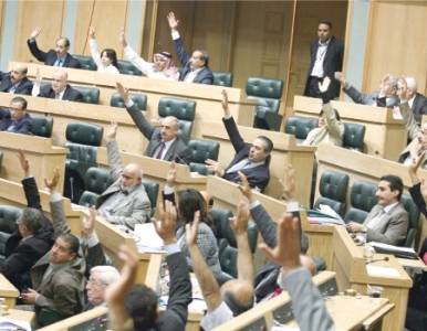 نواب يطالبون بالصوت الواحد وتوسيع القائمة لـ 25 مقعدا