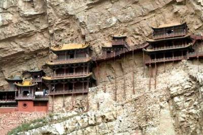 المعبد الأكثر رعبا بالعالم على منحدرات جبال الصين