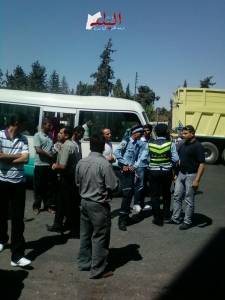 رجال الامن العام يعتدون على  شوفير باص  ويضربون انفسهم بشفرات  تحديث