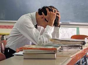 أستاذ يدعي دهس فتاة ليغيب عن المدرسة