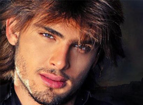 ملك جمال لبنان السابق من الشهرة ... الى المساجد