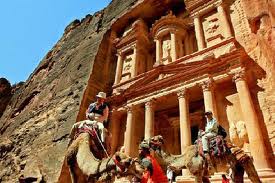 الفايز يفتتح موقع قصر الحلابات