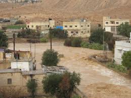 انقاذ 19 مواطنا حاصرتهم المياه في الرصيفة