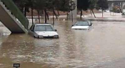 بالصور ..بركة البيبسي تعيق حركة المرور .. وبركة جسر عين غزال تغلق الشارع منذ صباح امس !!