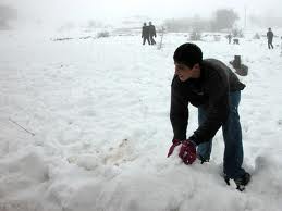 استمرار تساقط الثلوج الخميس وارتفاع الحرارة الجمعة والسبت