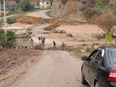 انهيار جسر في جرش جراء الثلوج والسيول (صورة)