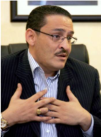 عصام الروابدة وابنه يتعرضان لحادث سير ونقلهما الى المدنية الطبية