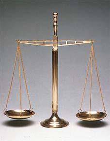 توقيف 8 أشخاص بينهم مترشحان بتهمة المال السياسي