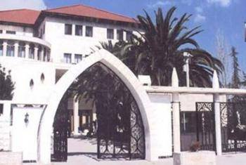 نخب سياسية: اعضاء التخاصية من لون واحد